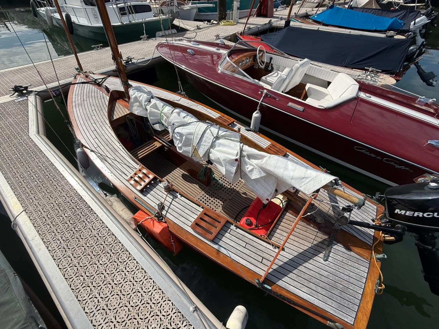 2189F139-A58F-4C22-B1A4-560A526B476A