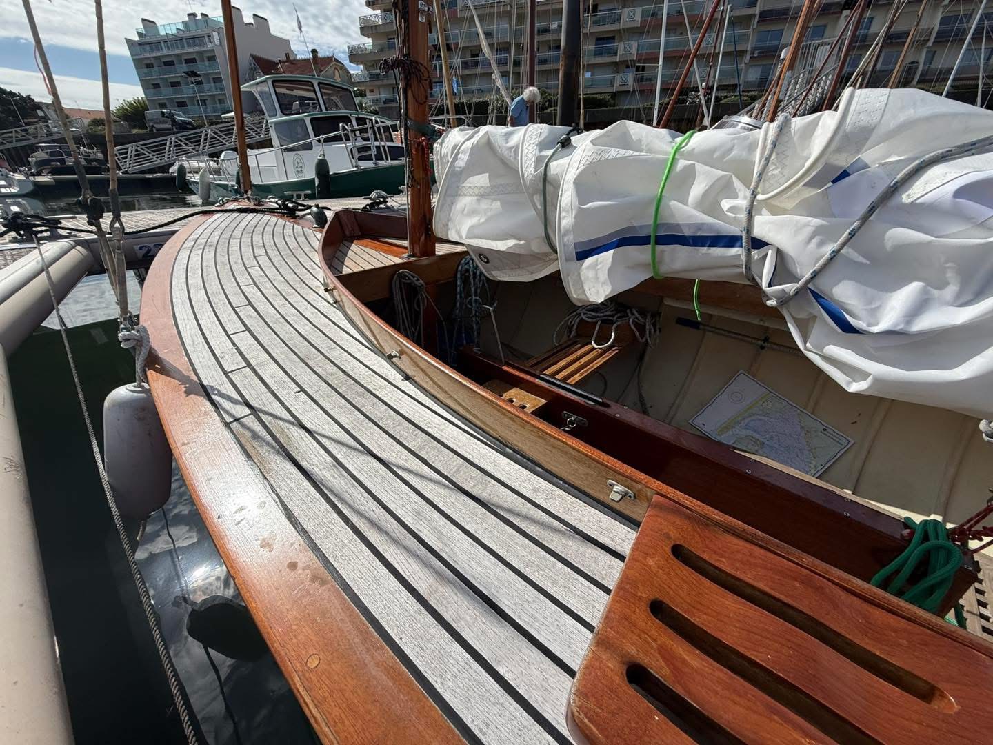 8B09DDAD-88BA-45B9-86AE-C8B174F18418