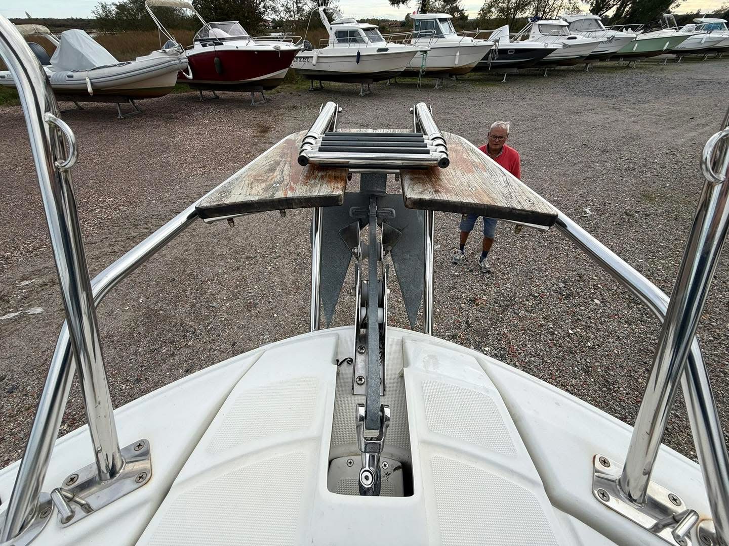 12F56B5F-8ACA-4846-BD05-301DF561985A