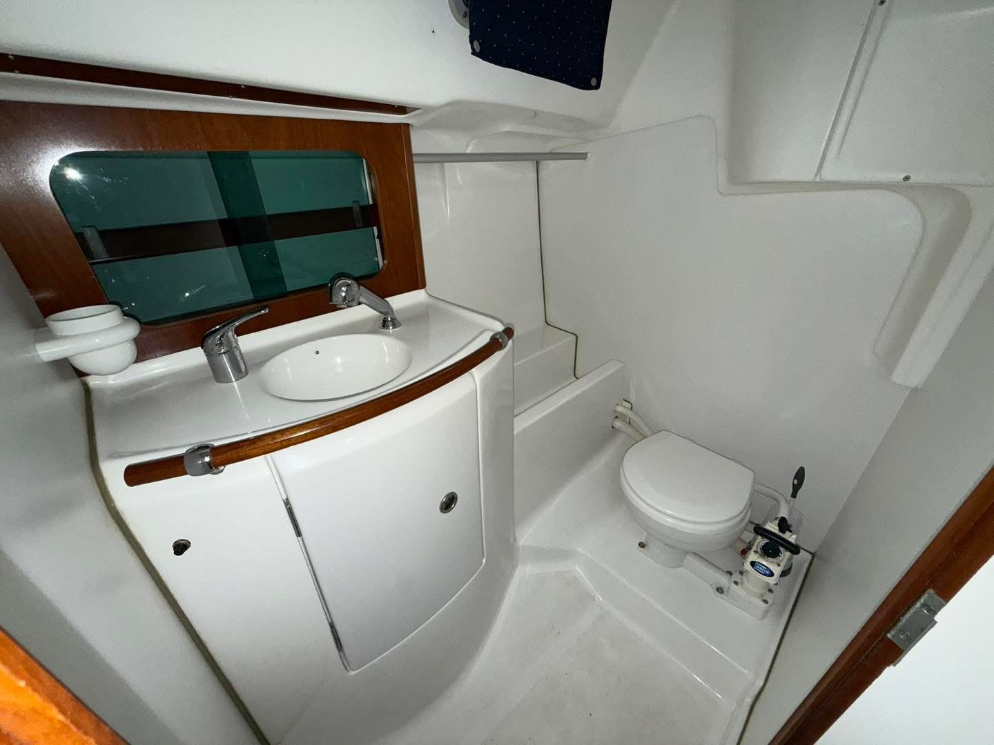 0C08D643-A6B2-4A9F-B39D-527F2CE8FED3