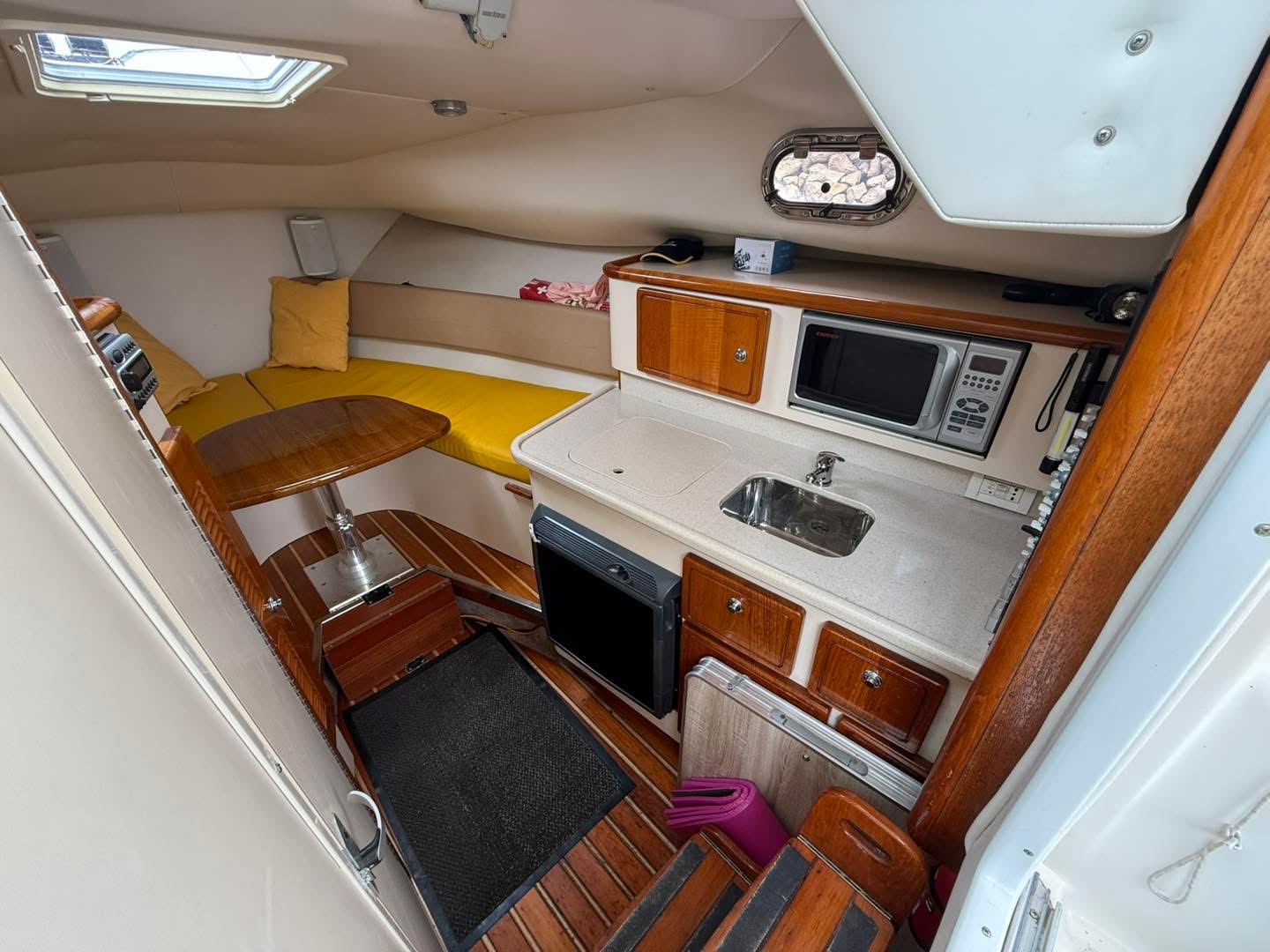 35B53D1B-ACE4-4D21-A2D7-BE490CA9241A