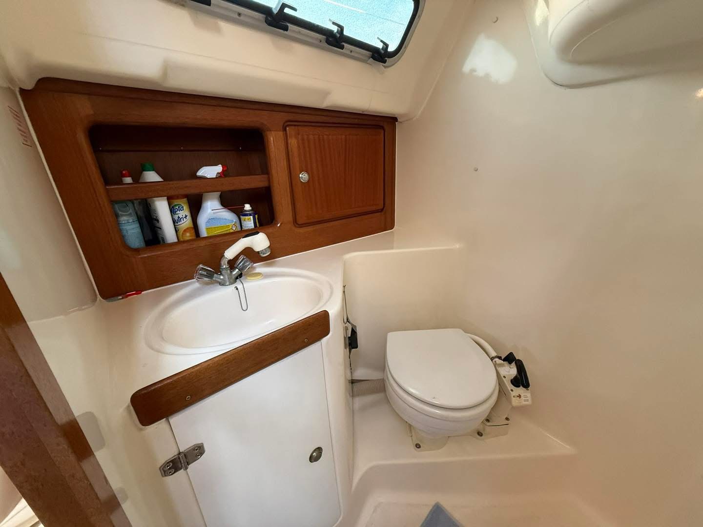 0DB9AD50-7961-4C7F-9A98-CC828560F0F9