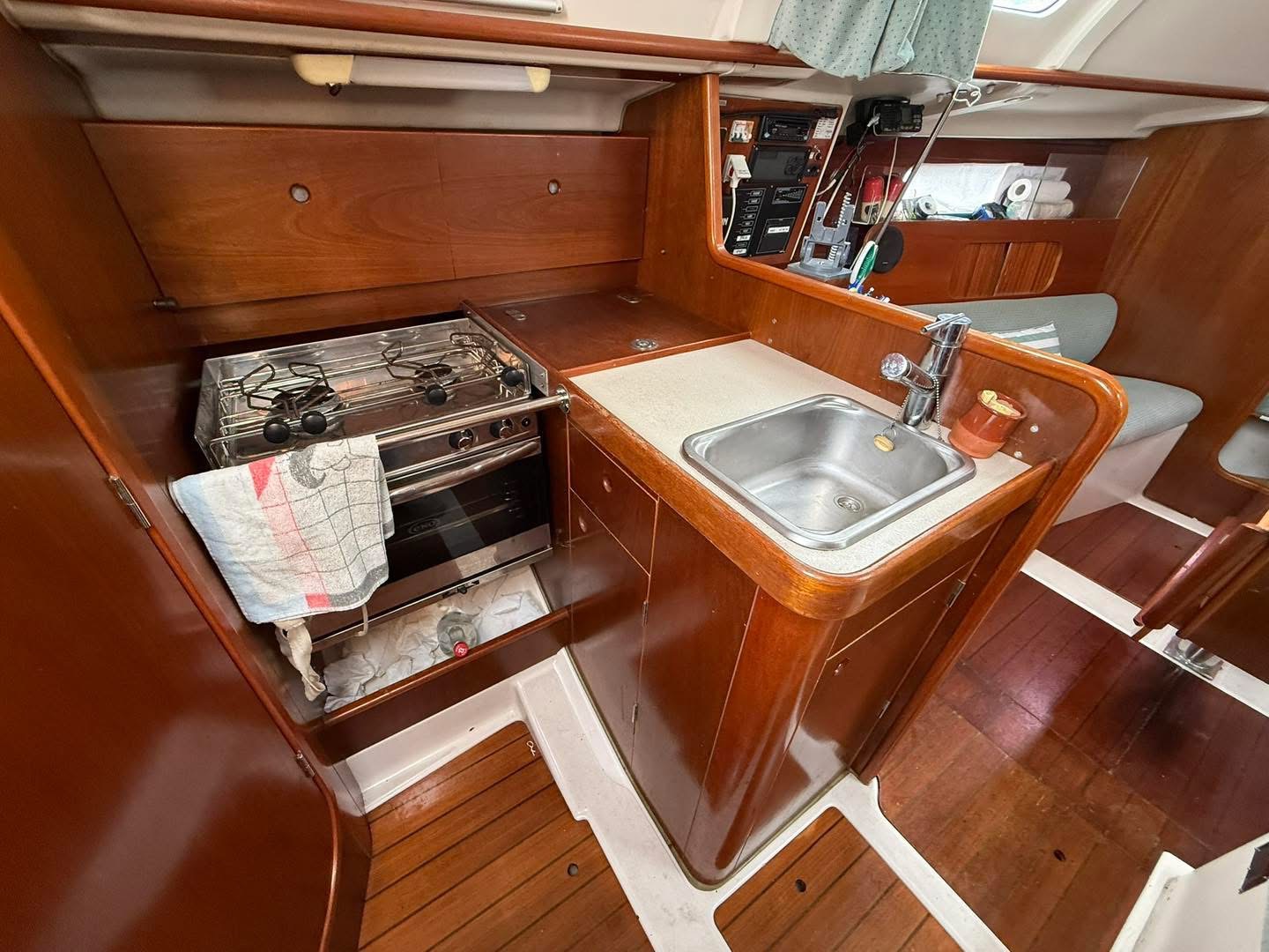 8975B476-669C-476B-AEDA-A8AFB8E87677