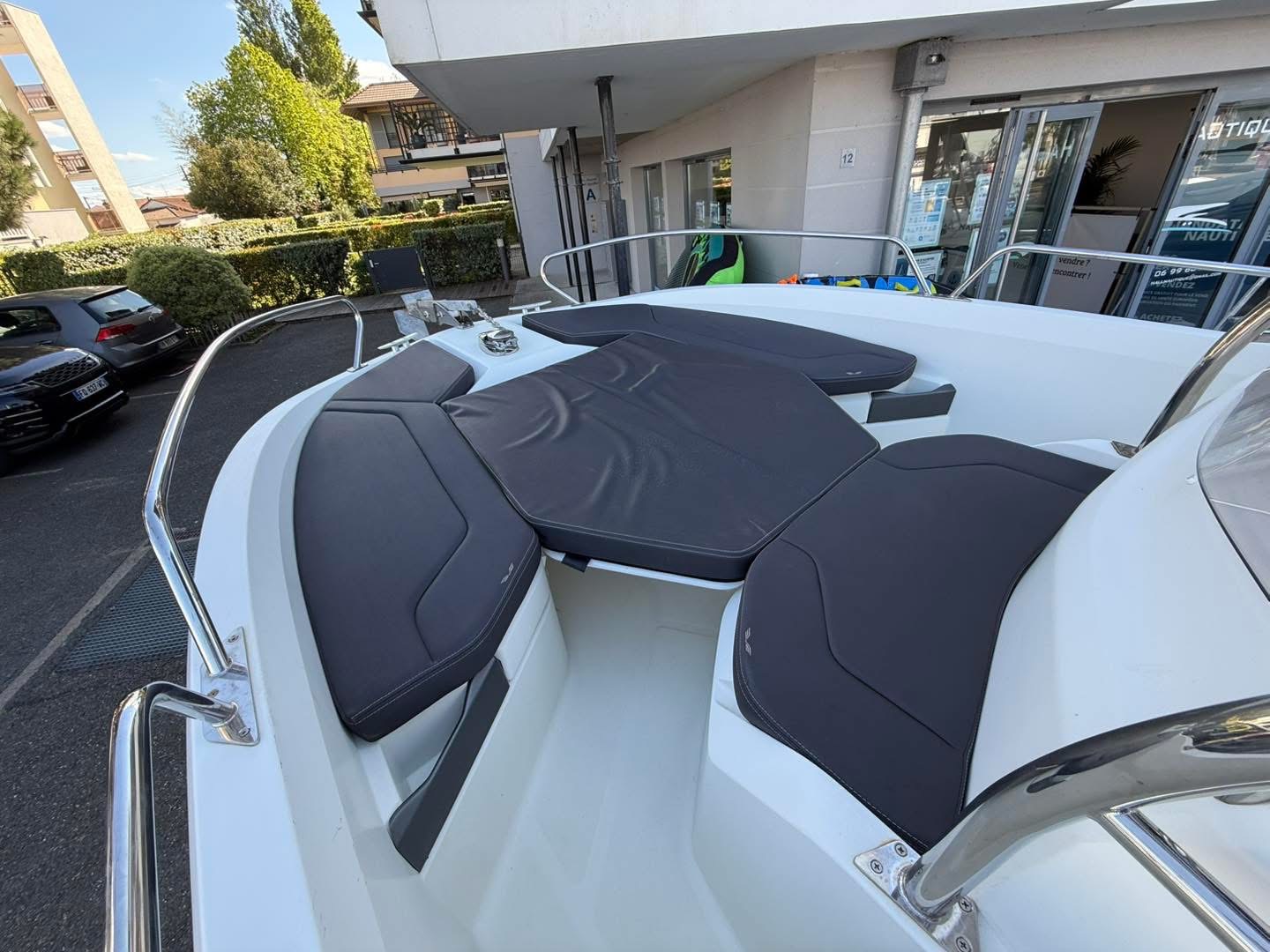 01E7E9AB-333D-4C02-A3DD-F922CA094394